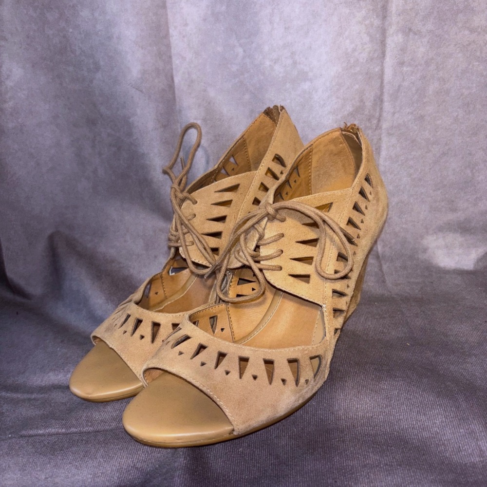 Sofft Womens 11 Taupe Suede Laser Cut Lace Up Wedge Sandals Boho Chic